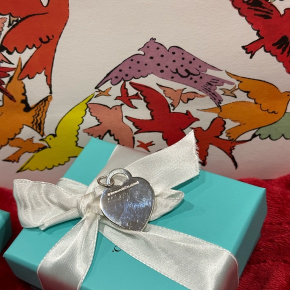 SOLD Authentic Tiffany & Co. retired large Heart Peace charm - Picture 2 of 9